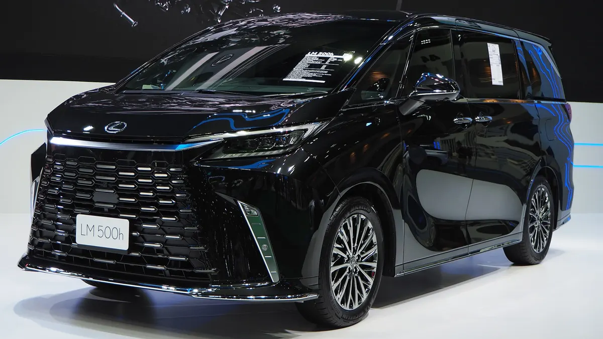 렉서스 LM500h 럭셔리 MPV 전시차 전면 — LM500h 가격