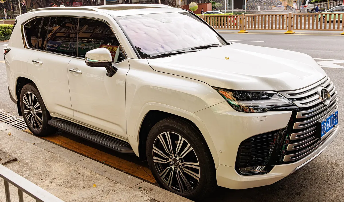 렉서스 LX700h 대형 SUV 전면 측면 — LX700h 가격과 트림
